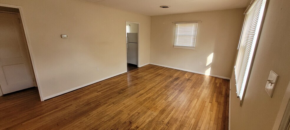 Living room from entrance - 516 E Warren St