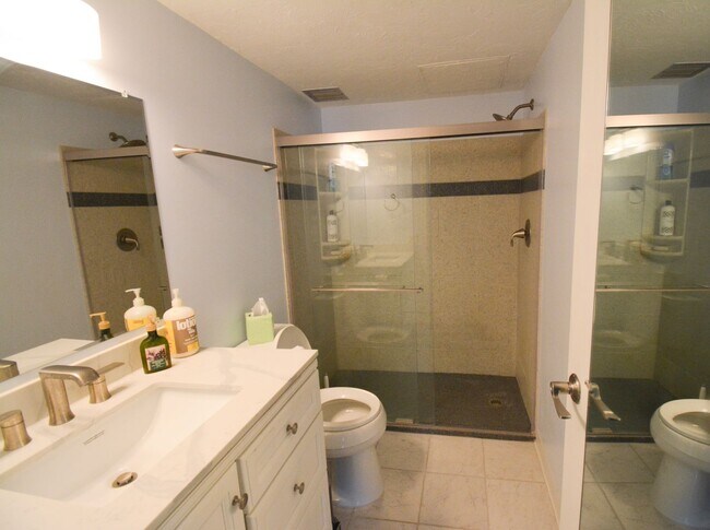 Building Photo - Furnished Unit STEPS FROM THE MAYO CLINIC FACILITIES Rochester Towers Condo For Rent!