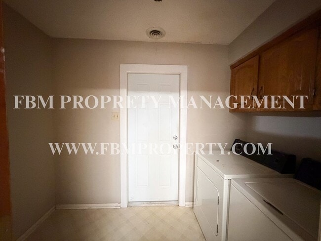 Building Photo - 1103 Scarlet Oaks Cir