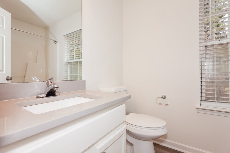 Building Photo - 905 Grassy Patch Ln