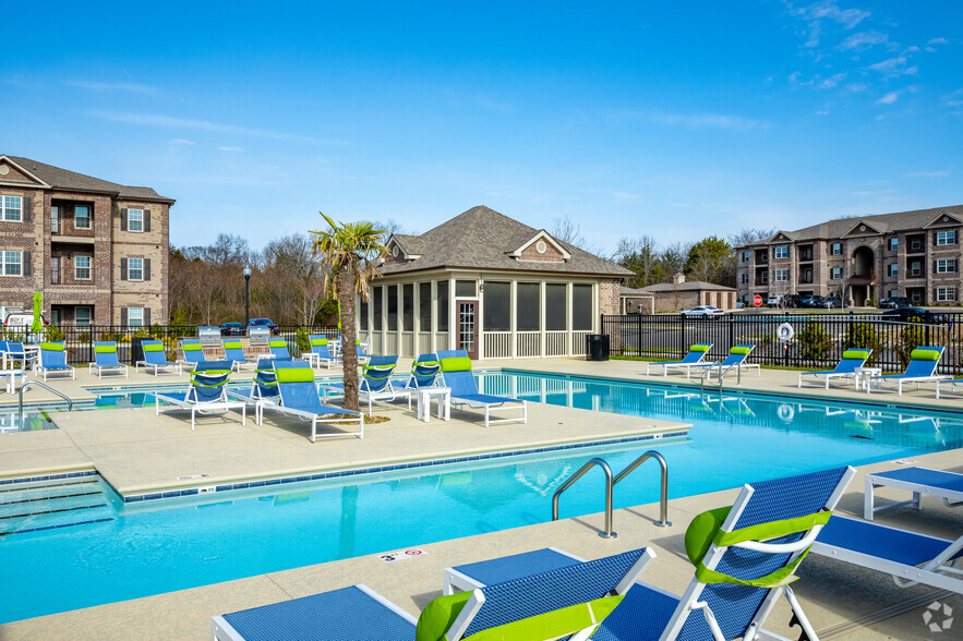 Resort-Style Pool - The Cascades