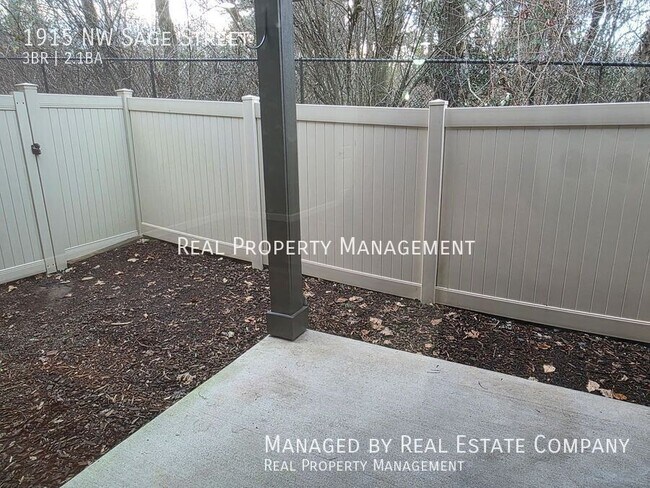 Building Photo - 1915 NW Sage St