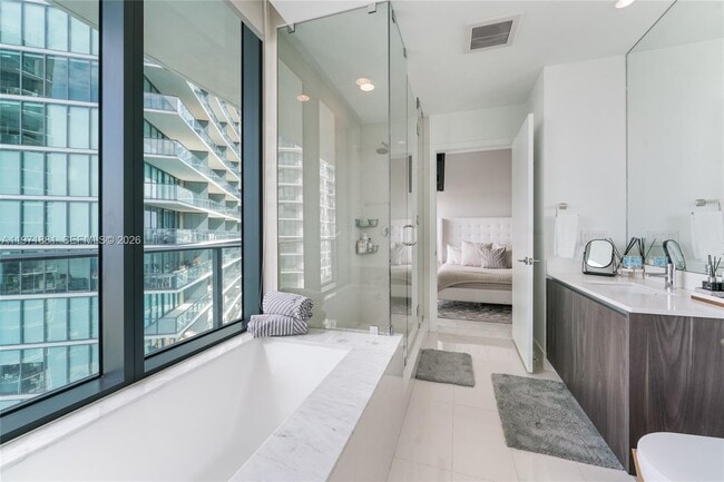 Building Photo - 480 NE 31st St