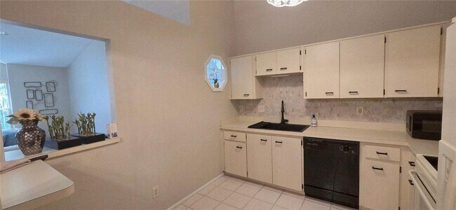 Building Photo - 2101 Fox Chase Blvd