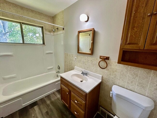 Building Photo - Charming 3-Bedroom Ranch in Bedford Heights