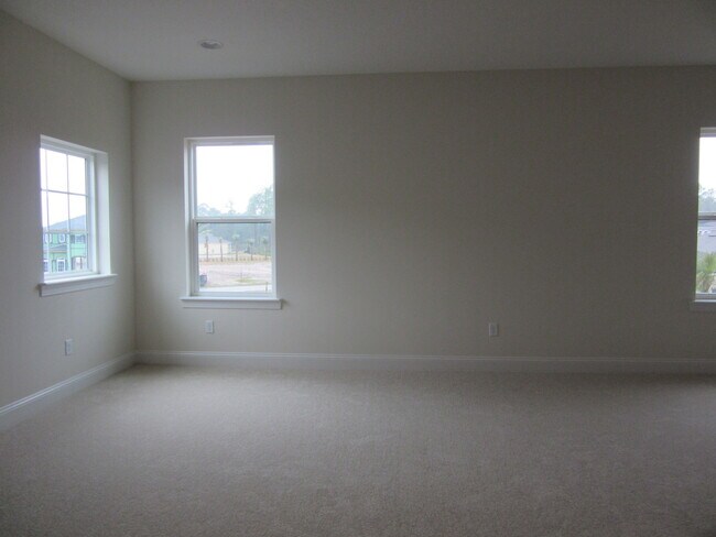Building Photo - Beautiful 4B/3B plus office single family ...