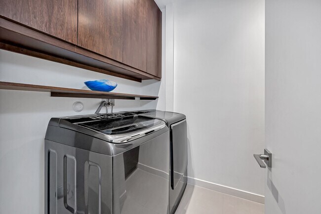 Building Photo - 5921 SW 87th St