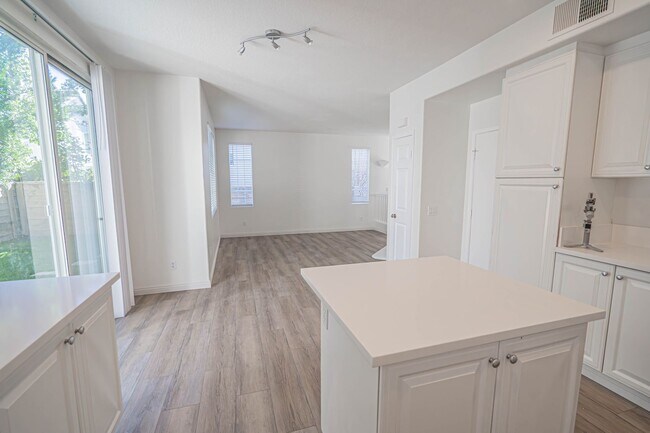 Building Photo - Charming 3-Bedroom Home with Large Loft or Alternate 4th Bedroom!