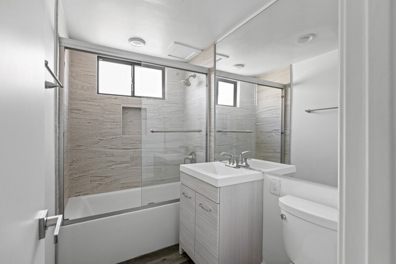 Building Photo - 215 N Fickett St
