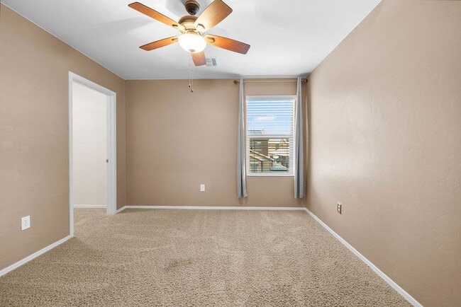Building Photo - 4 Bedroom Home with Community Pool in Vail...