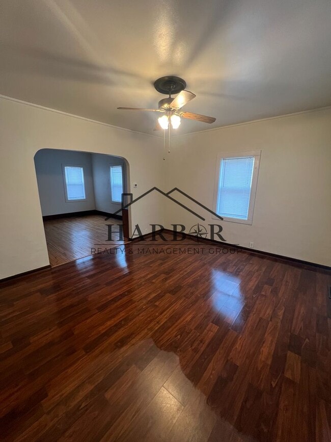 Building Photo - Family-Friendly 3 Bedroom Home with Large ...