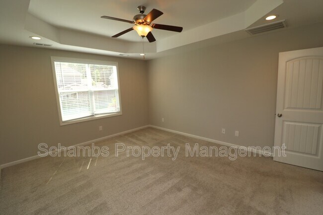 Building Photo - 84 Fairview St