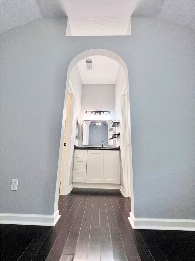Building Photo - 15543 Scenic Haven Dr