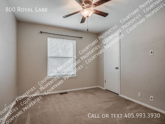 Building Photo - 800 Royal Ln