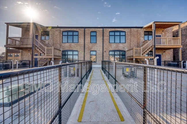 Building Photo - 1427 S Kedzie Ave