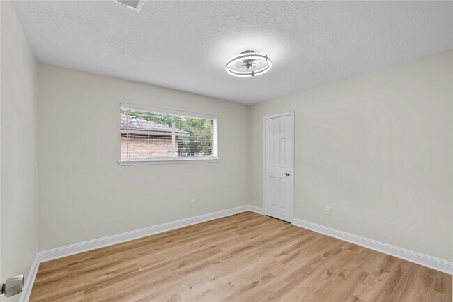 Building Photo - 926 Red Rock Canyon Dr