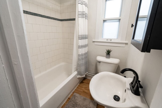 Building Photo - 1529 N Jefferson St