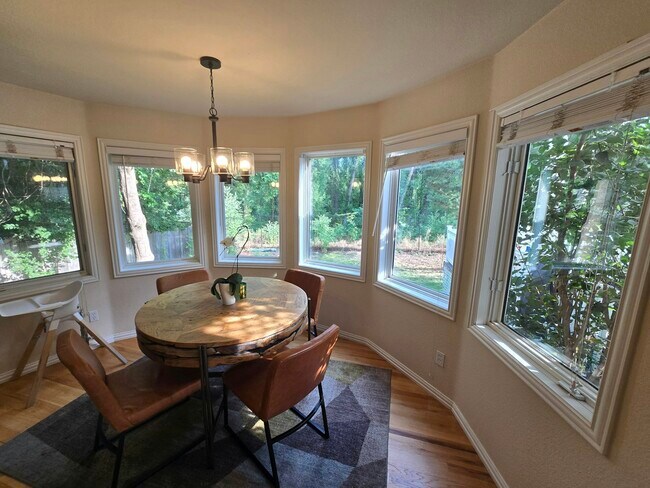 Building Photo - 4304 S Hampton Cir