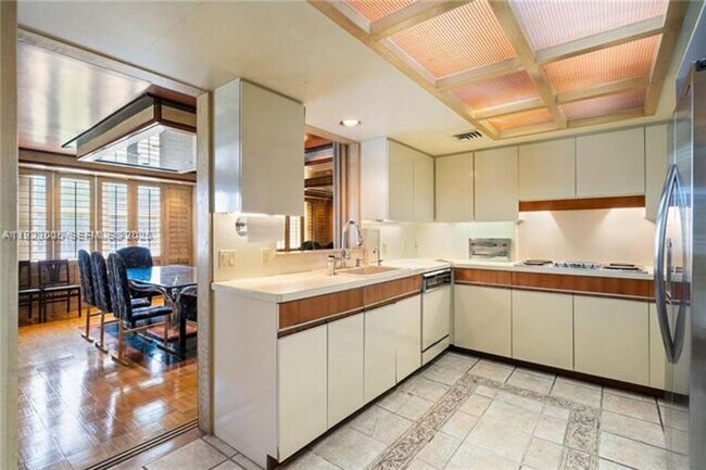 Building Photo - 11111 Biscayne Blvd