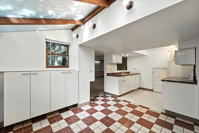 Building Photo - Charming Victorian Stacked Tri-Plex in the...