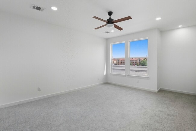 Building Photo - 2927 El Fenice Ln