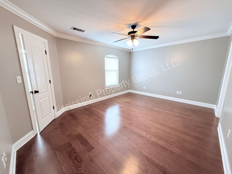 Building Photo - 157 Falls Grove Drive