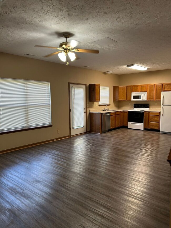 Building Photo - 3868-3872 Ledyard St.