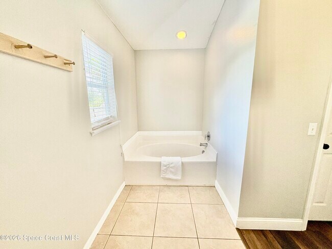 Building Photo - 2015 Canopy Dr