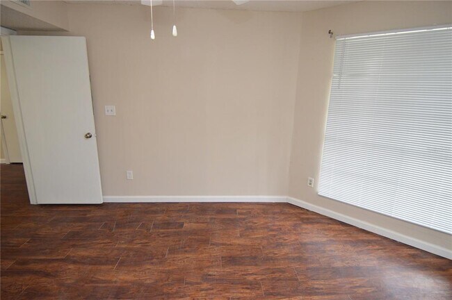 Building Photo - 8756 Mallard Reserve Dr