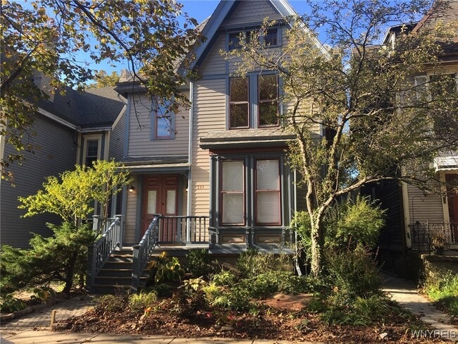 Primary Photo - 332 Pennsylvania St
