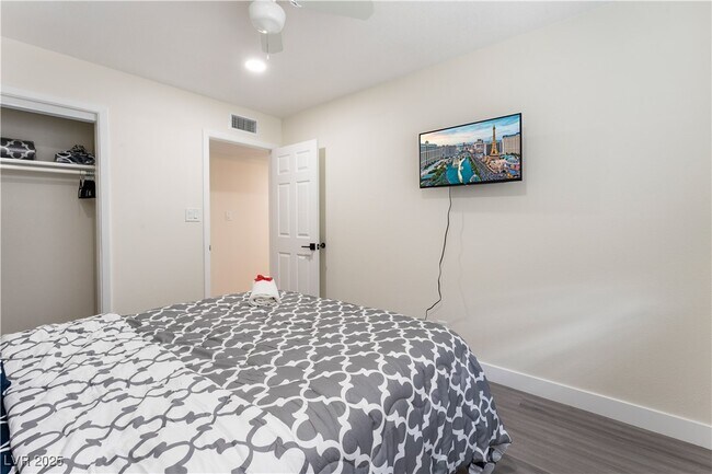 Building Photo - 6128 Jones Cir