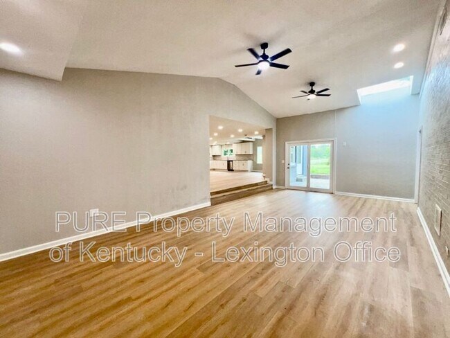 Building Photo - 3520 Combs Ferry Rd