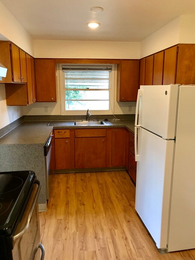 Apartment Kitchen - 2820 NE Halsey St