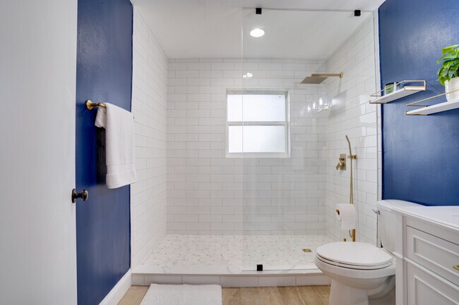 Building Photo - 2076 Burnice Dr