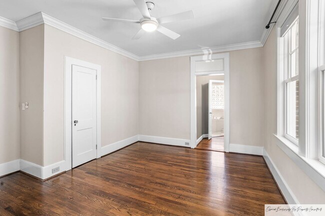 Building Photo - BEAUTIFUL ONE STORY BRICK HOME IN DOWNTOWN...
