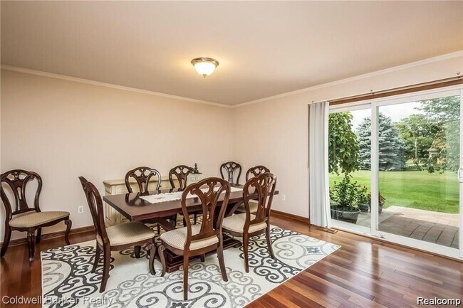 Building Photo - 3290 Bennington Dr