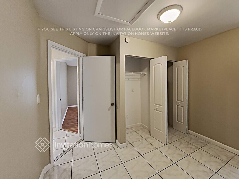 Building Photo - 7215 SW 42nd Ct