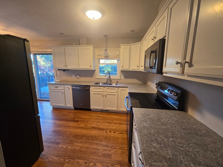 Building Photo - 711 Church St