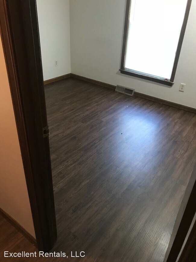 Building Photo - 4 br, 2 bath House - 503 NE Country Lane