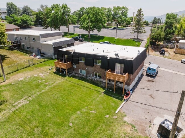 Building Photo - Poplar