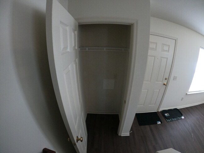 Building Photo - 2121 Quail Hollow Dr