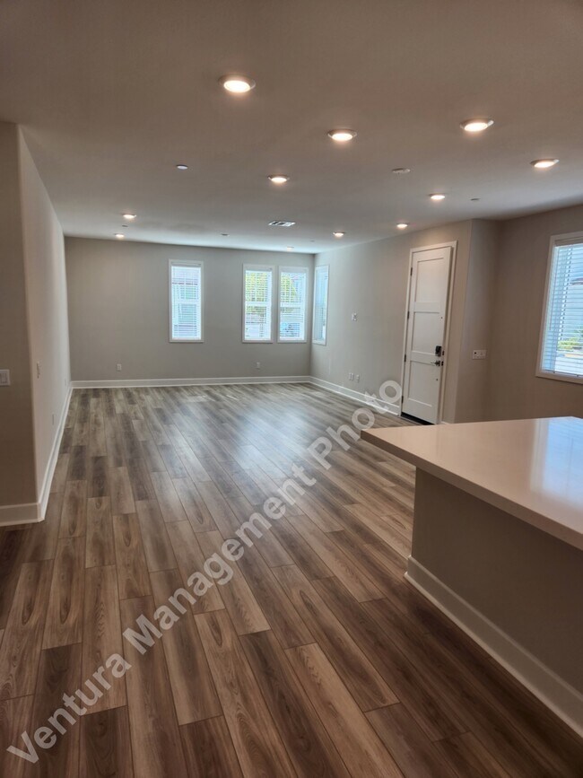 Building Photo - 3020 Harrison Ln