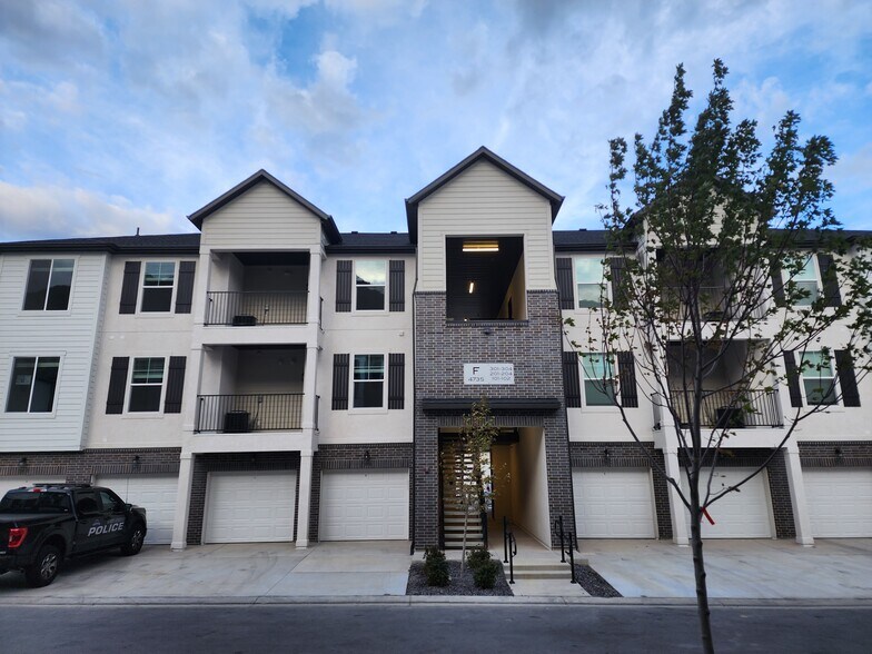 Building Photo - 4735 S Alder Dr