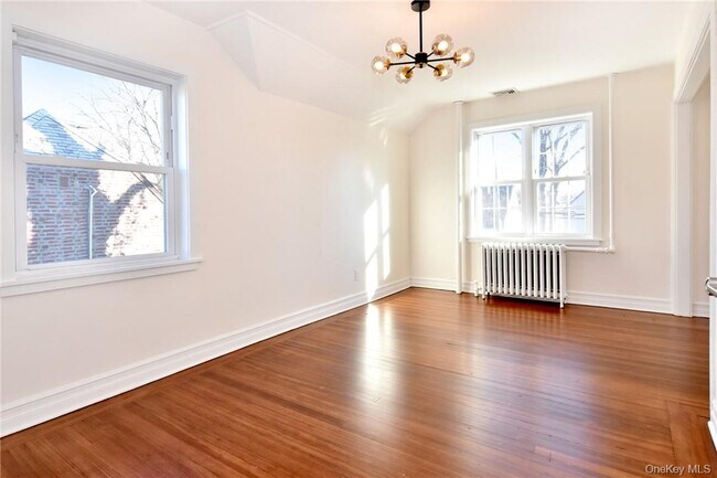 Building Photo - 19 Longmeadow Rd