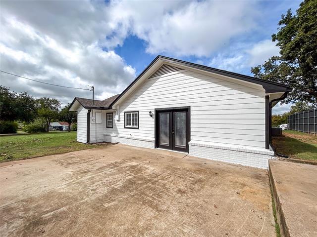Building Photo - 300 Sanders Rd