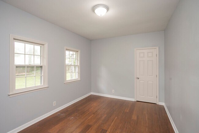 Building Photo - Lovely Home in Old Hickory