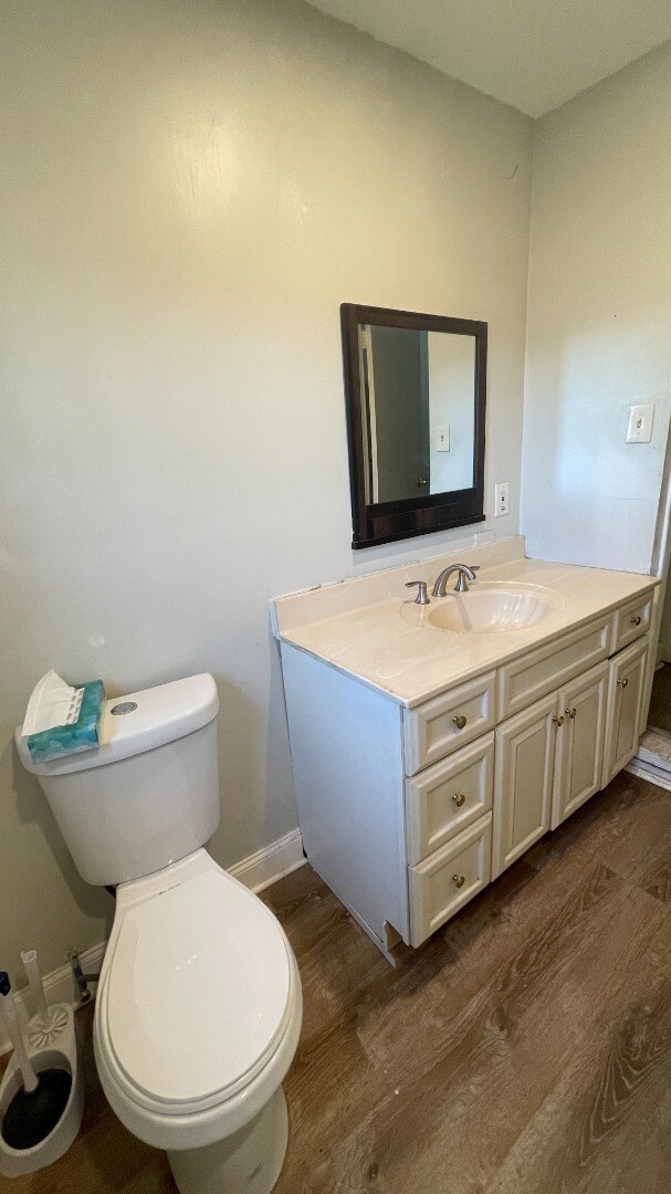 Building Photo - Spacious 4-Bedroom Home with 2 Full Bathrooms – Section 8 Approved and Ready for Move-In!