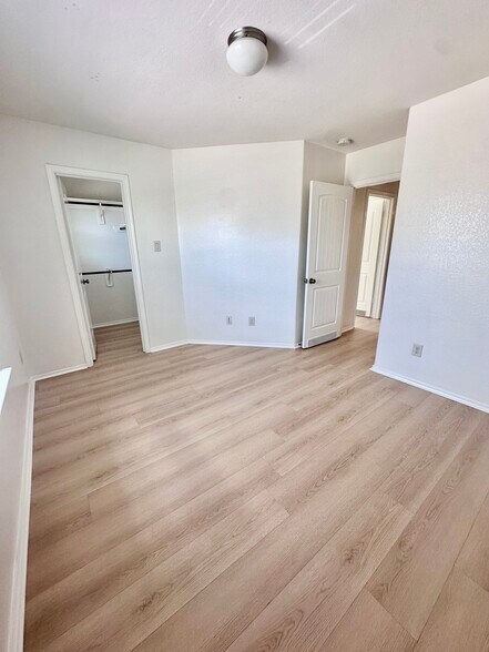 Building Photo - 6430 Stoney Creek Dr