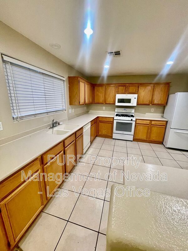 Building Photo - 3528 Laguna Veneta Ave