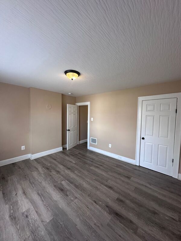 Building Photo - 431 E 14th Ave